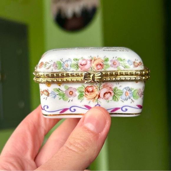 VTG Porcelain Floral Faith Based Mini Trinket Box Bible Verse Collectible Accent - Picture 2 of 11
